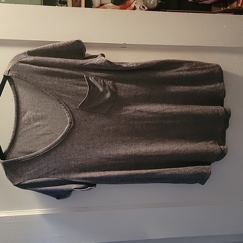 Maurices charcoal heathered tee size plus 0